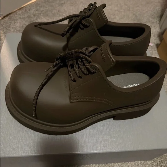 Balenciaga Men's Taupe Oxfords - Picture 6 of 11